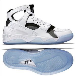 “NEW” Nike Air Flight Huarache Size 10